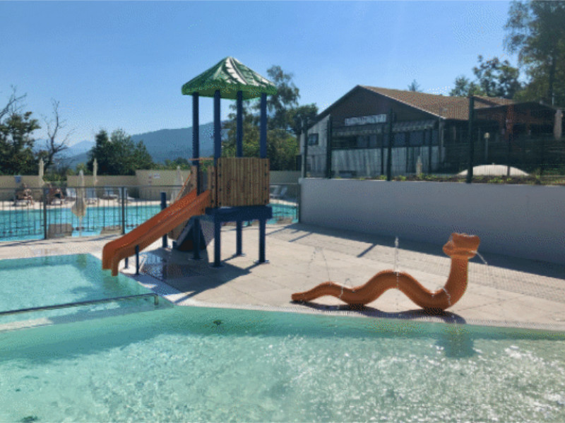 La Canonica Blick auf das Restaurant über dem Pool im Villaggio Olandese